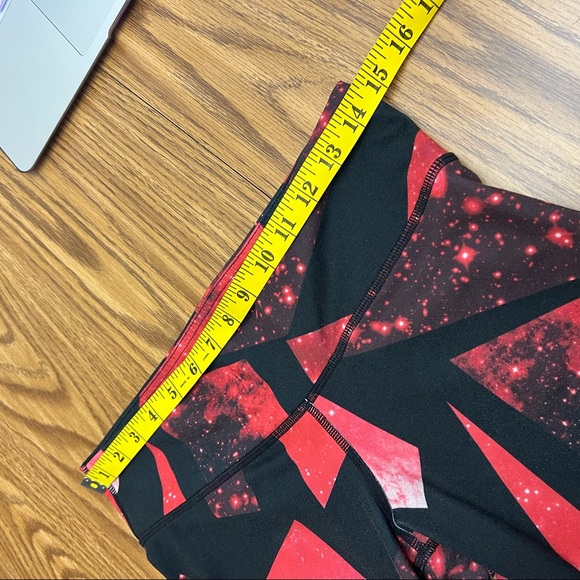 NEW alo Yoga Airbrush Legging in Volcano Space - Picture 8 of 12